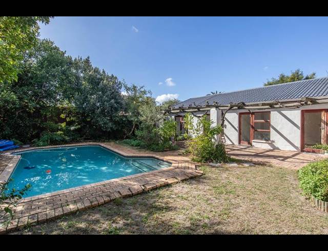 4 BEDROOM PROPERTY TO RENT IN CONSTANTIA